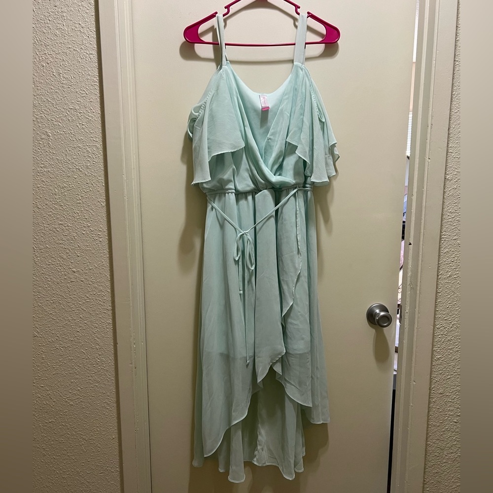 No Boundaries plus size hi/low dress lined. Size 2X (19-21) Juniors